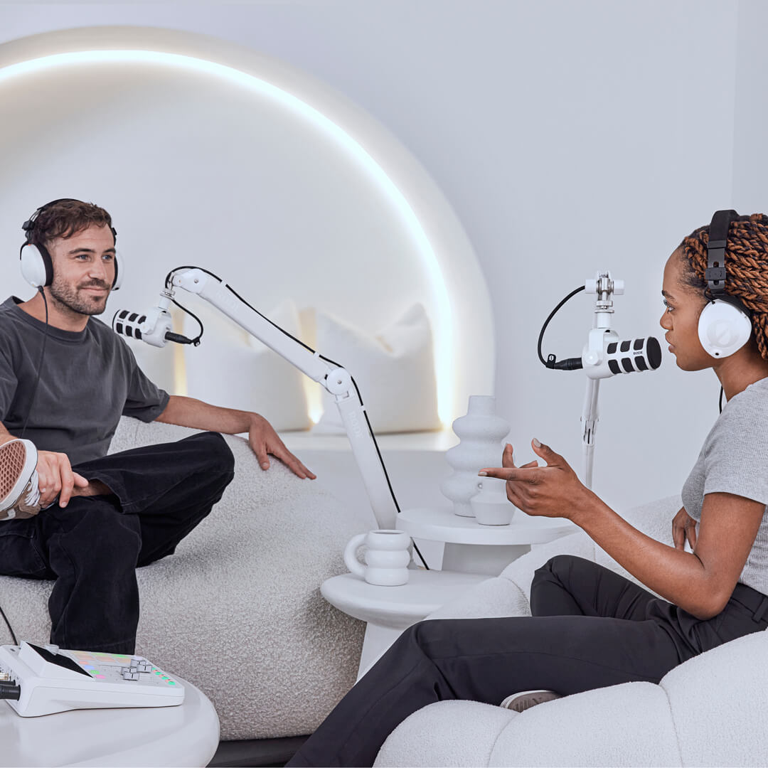 RØDE PodMic White Shoot